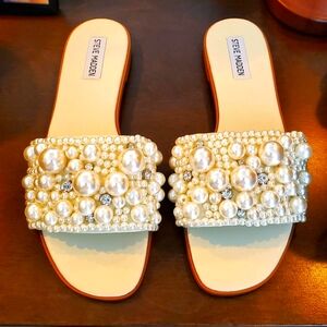 Brand New Steve Madden Pearl & Rhinestone Sandal 9.5